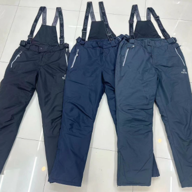 Pantalones de pechera 